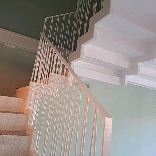 Barandilla de acero inoxidable instalada cumpliendo normativa CTE