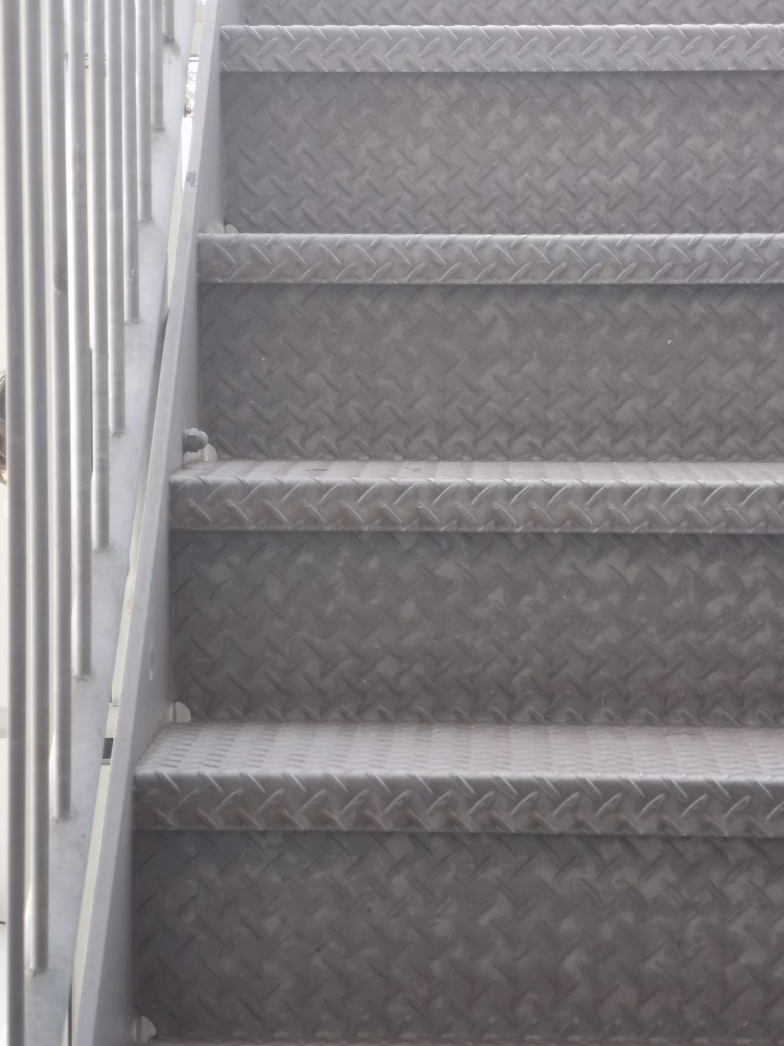 Detalle del refuerzo estructural del pilar con perfil H solidario