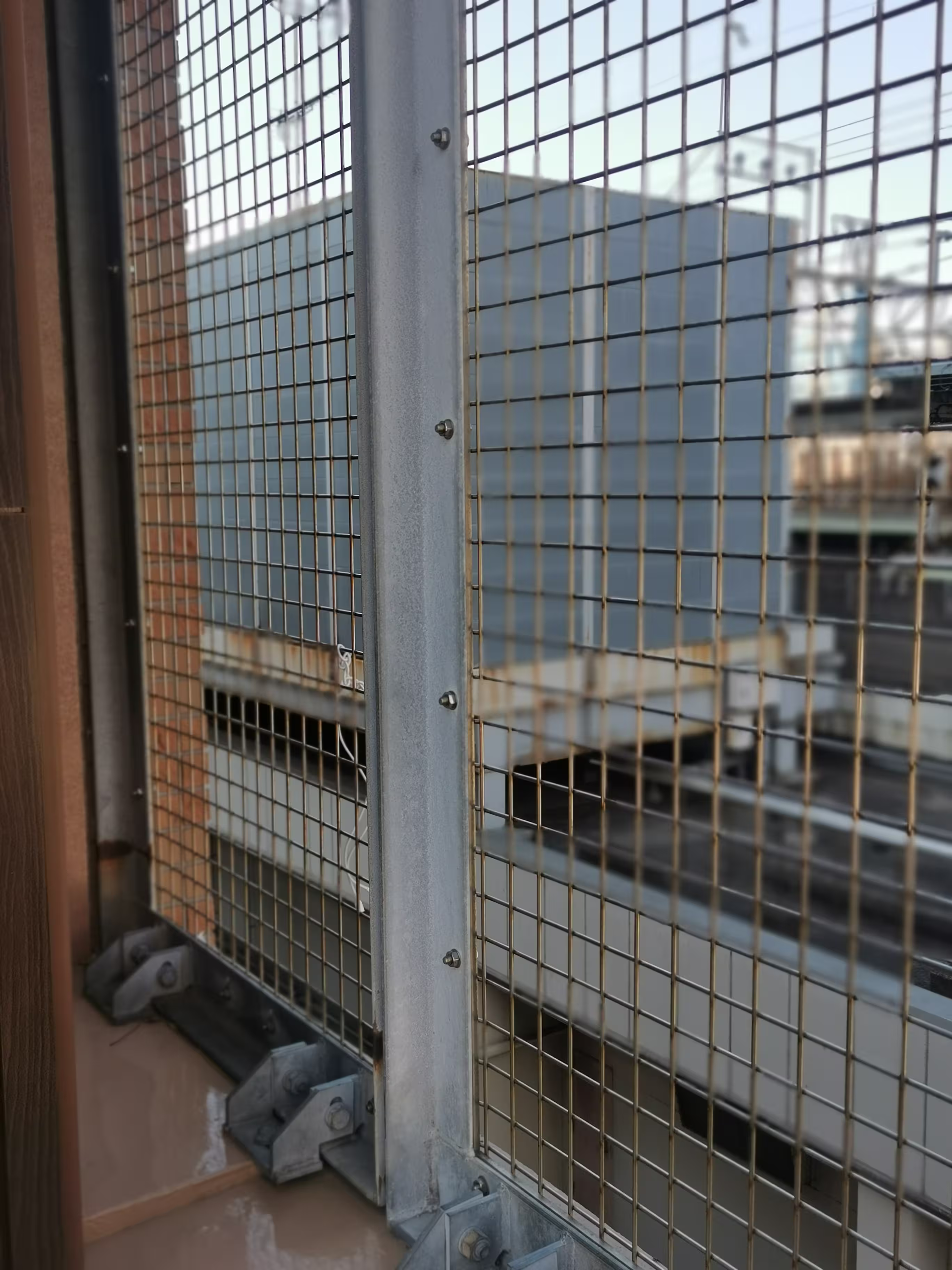 Sistema de rejillas de seguridad perimetral en acero inoxidable en PLAZA Zaragoza